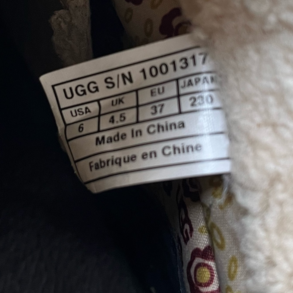 Ugg Carnegie Black Leather Shearling Wedge Boots Size 6 - Picture 11 of 11